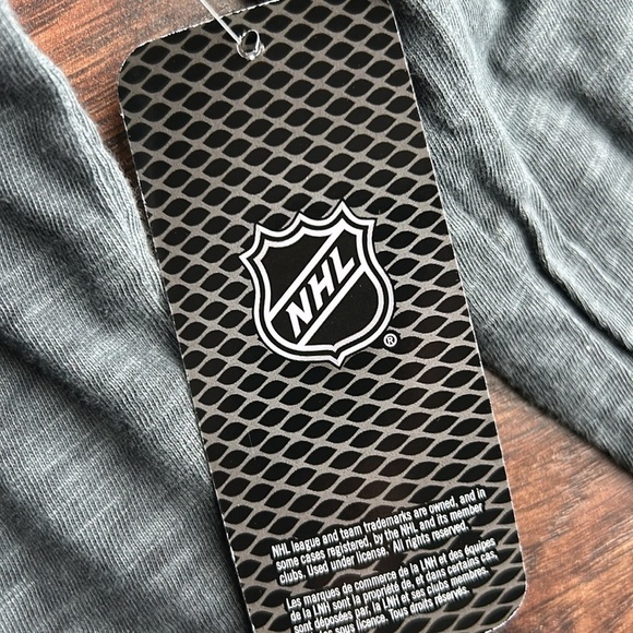 NWT Chicago Blackhawks Shirt | Chicago Blackhawks Hockey | NHL | Chicago - Picture 7 of 8